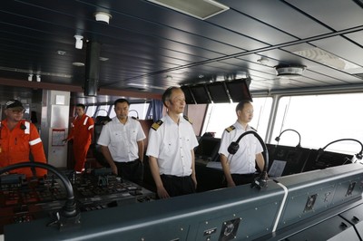 广州港引航站成功引领全球最大半潜船“博卡先锋”号